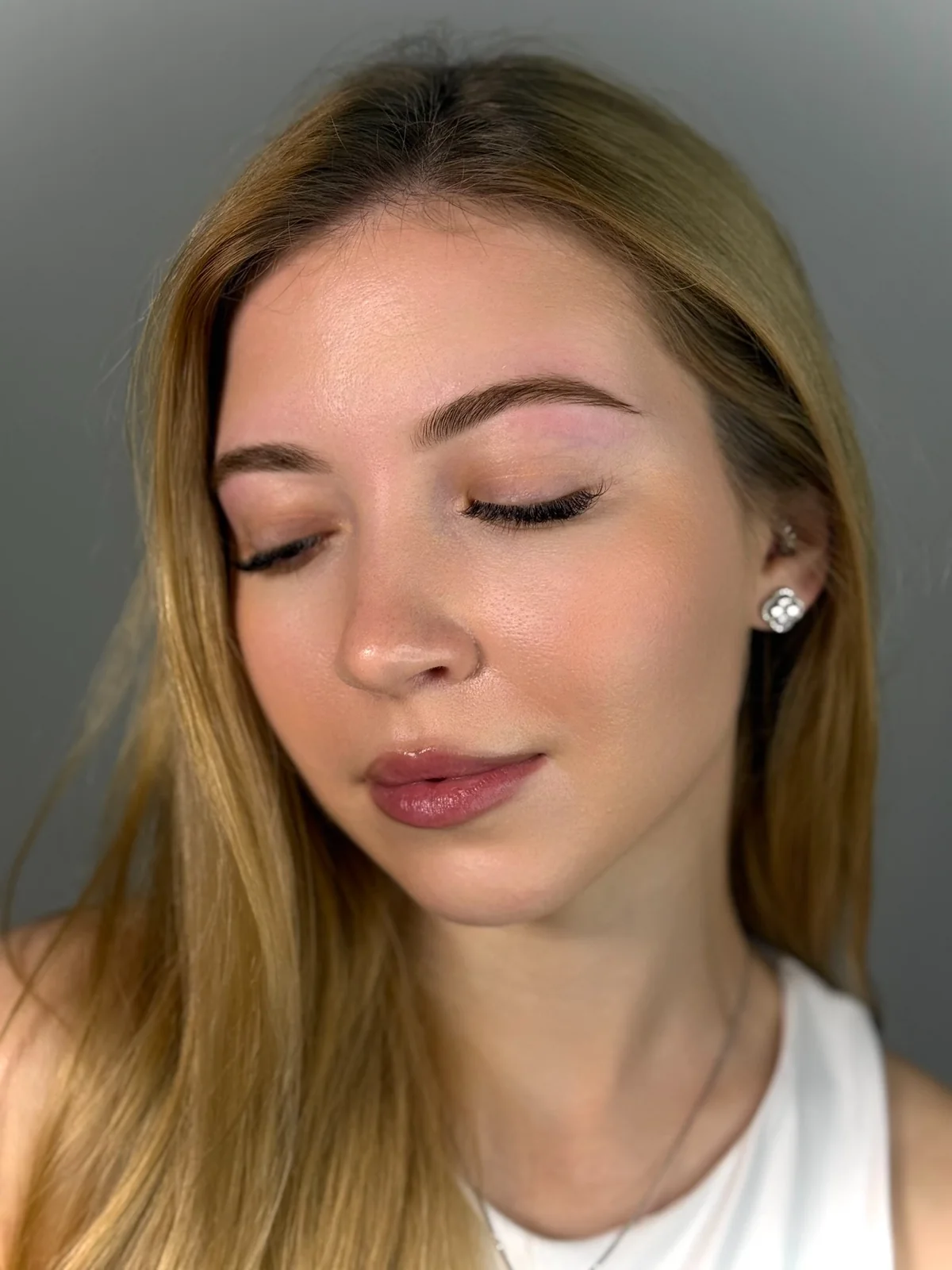 Работа romash.lashes: естественное оформление бровей